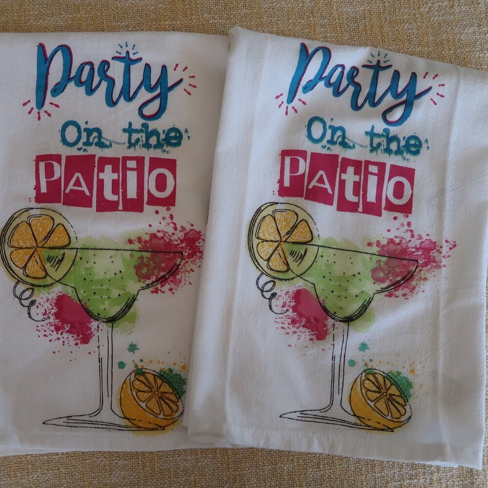 NWOT Pair of Party on the Patio Flour Sack Towels 23" x 29"